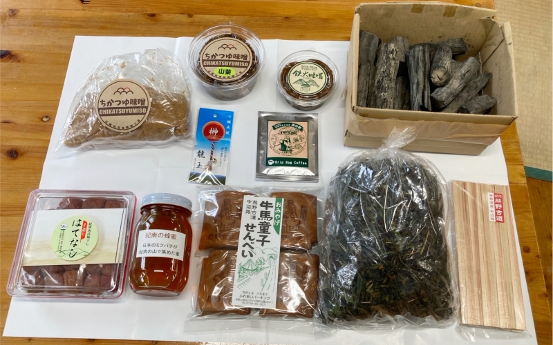 中辺路ふるさとセット15,500円分  / 田辺市 紀州備長炭 備長炭 炭 紀州南高梅 南高梅 梅干し 梅干 梅 山菜味噌 鉄火みそ 近露みそ みそ コーヒー ドリップバッグ オリジナルコーヒー 煎餅 せんべい お菓子 蜂蜜 はちみつ ハチミツ 割り箸 はし ストラップ キーホルダー【nts003-1】