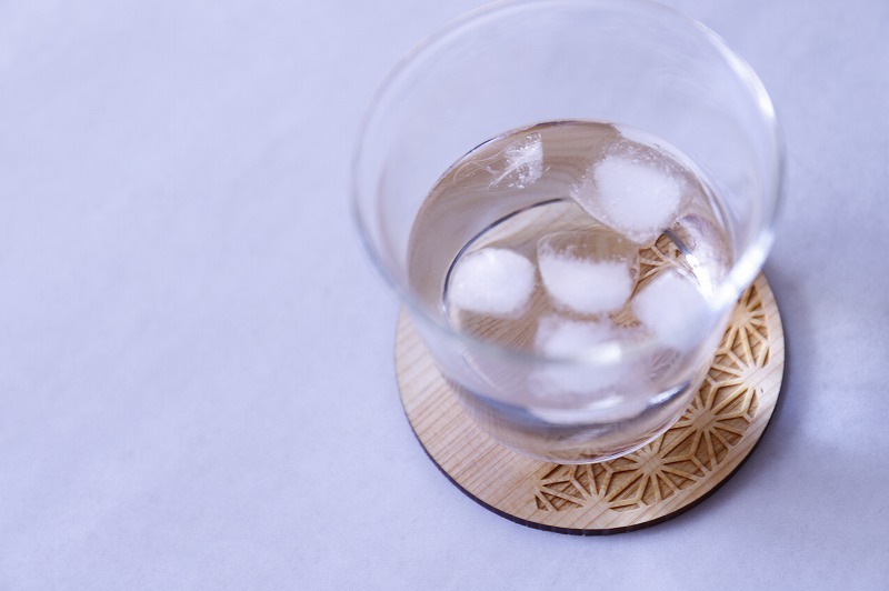 和柄コースター（丸麻の葉 くり抜きなし） 2枚セット 杢美-Mokuharu- おしゃれ コースター 木製 木 ひのき 檜 キッチン用品 キッチングッズ 食器【mkh007A-4】