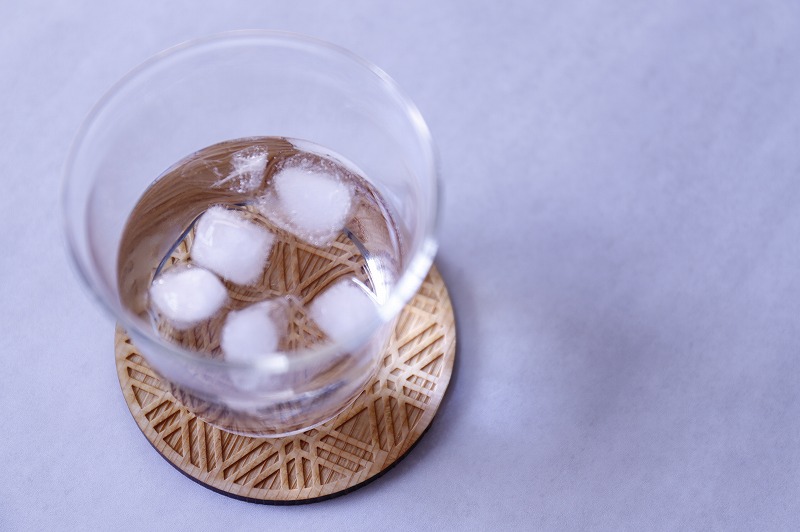 和柄コースター（胡麻格子 くり抜きなし） 2枚セット 杢美-Mokuharu- おしゃれ コースター 木製 木 ひのき 檜 キッチン用品 キッチングッズ 食器【mkh007A-6】