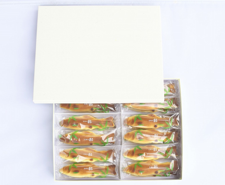 熊野川鮎 24個入り　鮎を典雅にかたちどった銘菓　詰め合わせ 焼き菓子 菓子 お菓子 ギフト【fks105A】