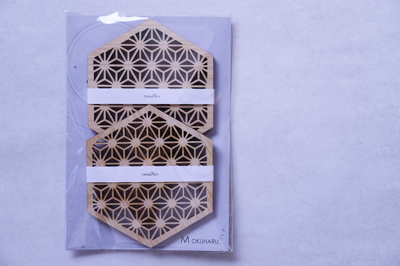 和柄コースター（六角麻の葉） 2枚セット 杢美-Mokuharu- おしゃれ コースター 木製 木 ひのき 檜 キッチン用品 キッチングッズ 食器【mkh007A-2】