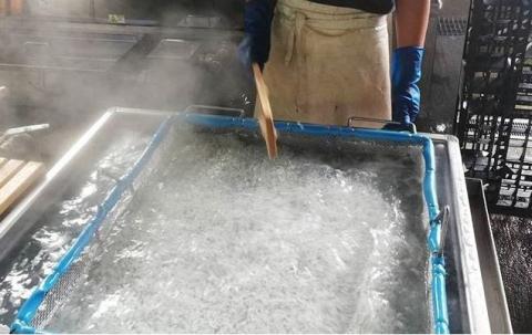 特選天日干しちりめん　木箱入り400g【冷蔵】 無添加 無着色 / しらす シラス ちりめん 冷蔵【mar111】