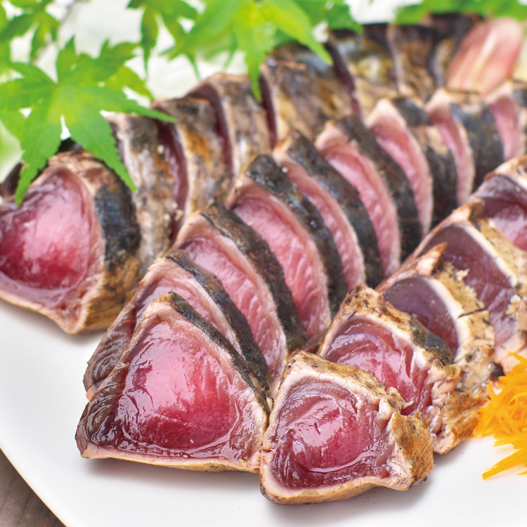 ＼黄金藁焼き一本釣り鰹タタキ 1kgと藻塩(5パック)のセット-【1か月以内に発送】 【nks102C】