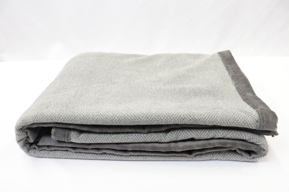 【グレー】軽量シール織毛布 ヘリンボン柄 シングルサイズ 松岡織物株式会社 布団 毛布
