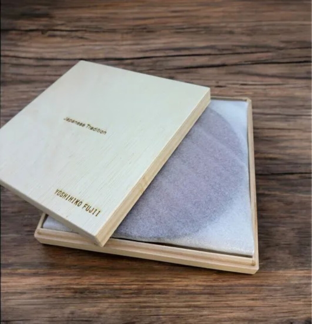 丸小皿 乱糸（マット仕上げ）赤溜［NF180］