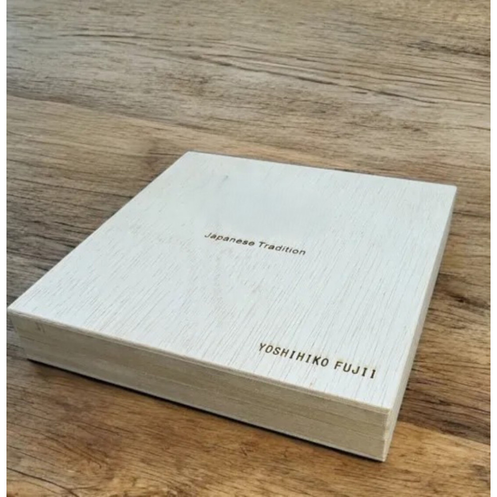 丸小皿 桜 漆黒（ゴールド桜） ［NF257］