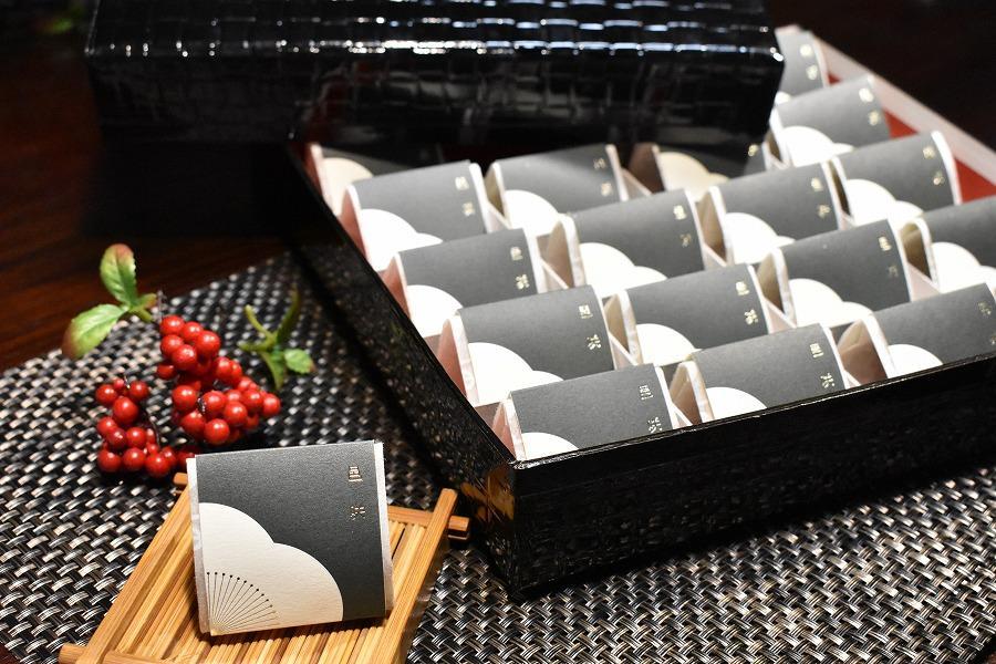 【ギフト用】高級南高梅邑咲（昆布旨味）個包装20粒入 紀州塗箱 網代模様仕上