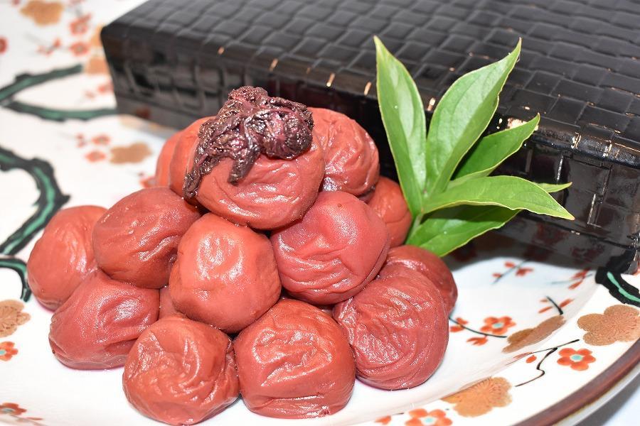 【ギフト用】高級南高梅しそ漬梅400g入 紀州塗箱 網代模様仕上 【SW83】