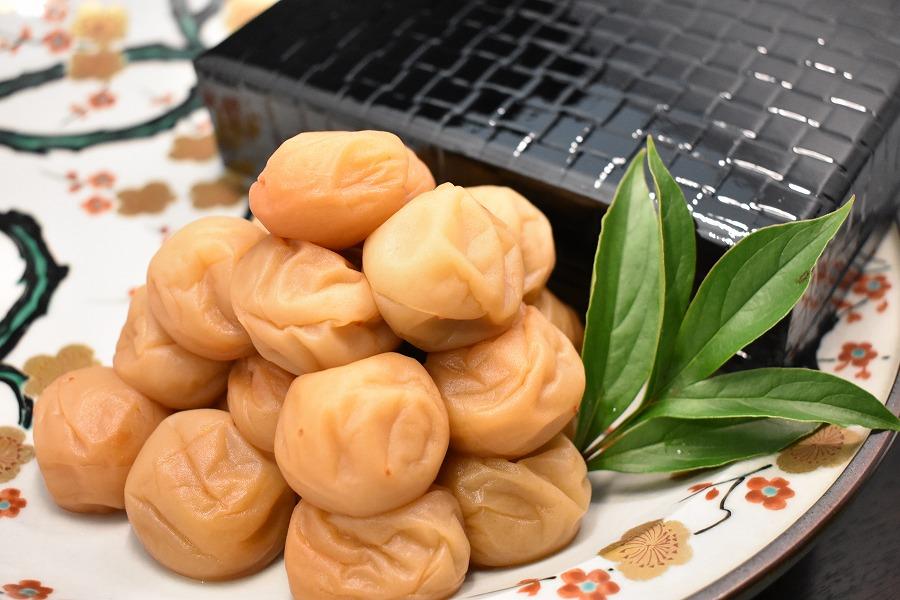 高級南高梅うす塩800g入 紀州塗箱 網代模様仕上 【SW79】