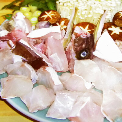 Z6123_創業86年 昭和初期の料理旅館 ペア 宿泊券 1泊2食付き 