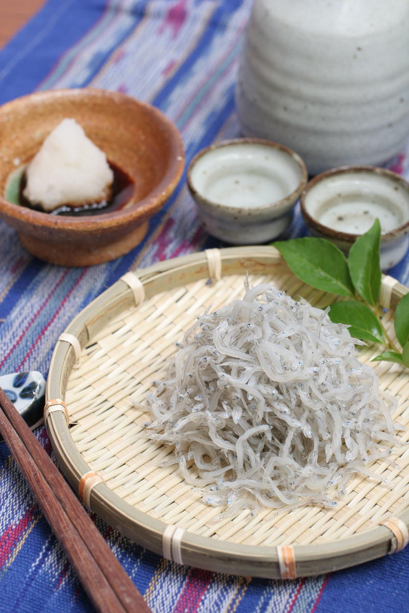 C6033_まるとも海産【冷蔵】特選 天日干し ちりめん 木箱 800g