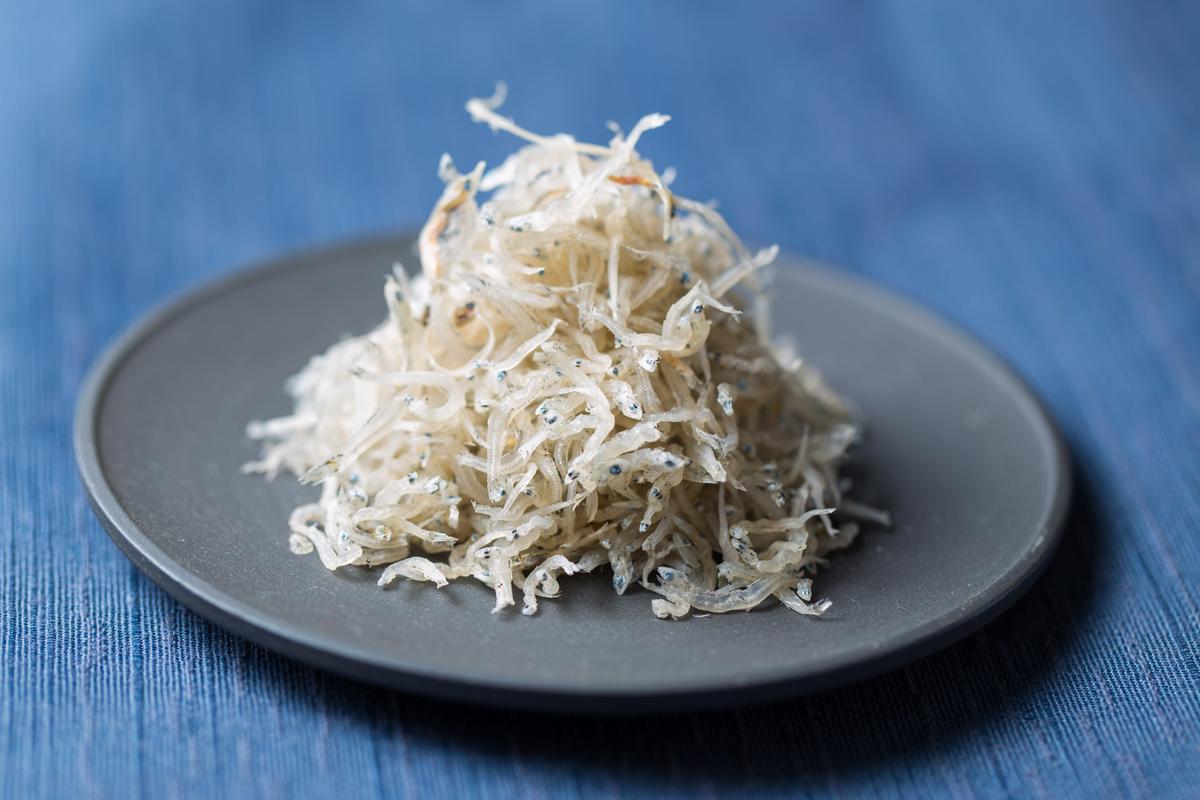 C6033_まるとも海産【冷蔵】特選 天日干し ちりめん 木箱 800g