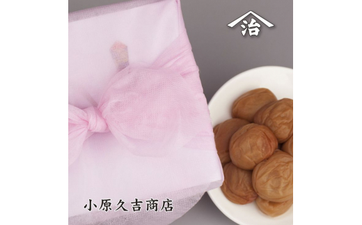M6127n_[無地のし付]紀州南高梅はちみつ味１kg（ピンク色不織