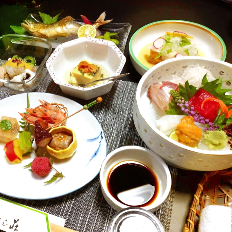 Z6125_創業86年 昭和初期の料理旅館 ペア 宿泊券 1泊2食付き