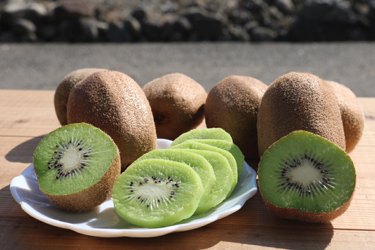 ZE6363n_和歌山県産 キウイフルーツ 2.4kg(サイズ混合)【まごこ