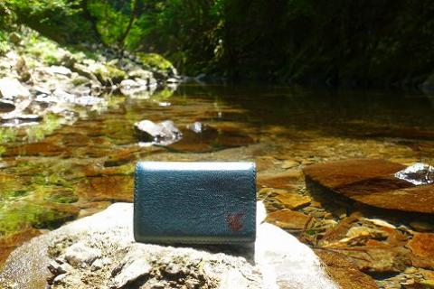 【職人手縫い】和歌山日本鹿革名刺入れ　漆黒（黒色）