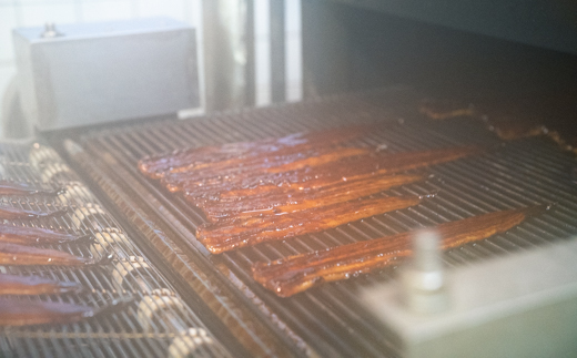 紀州備長炭　炭焼うなぎ蒲焼2本（特大） 　炭焼きも串セット