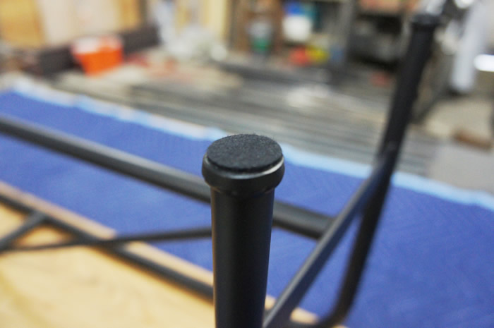 オーク無垢材のアイアンベンチ(木部：クリア／フレーム： 艶消し黒ウレタン塗装)