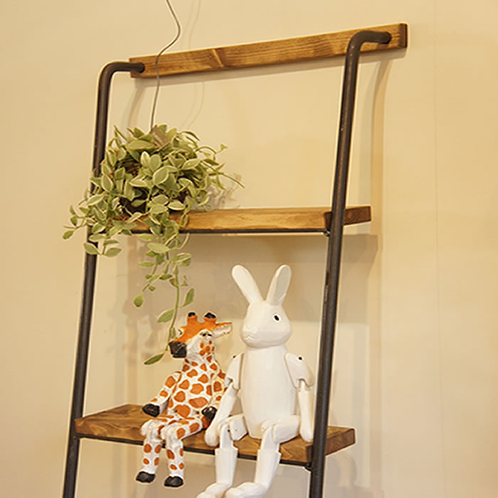 アイアン壁掛けシェルフ　アイアン部分：艶消しクリア　ラダー（階段型）ナチュラルアンティークスタイル