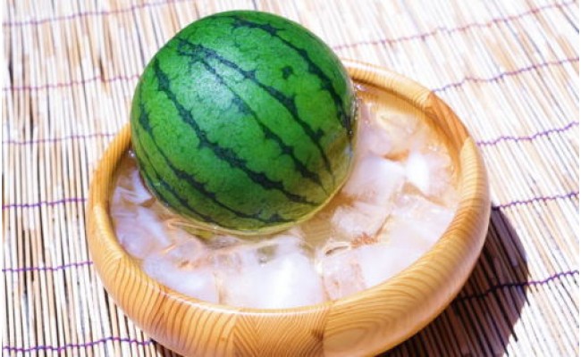 【大人気】【和歌山県産】厳選！小玉すいか『ひとりじめ