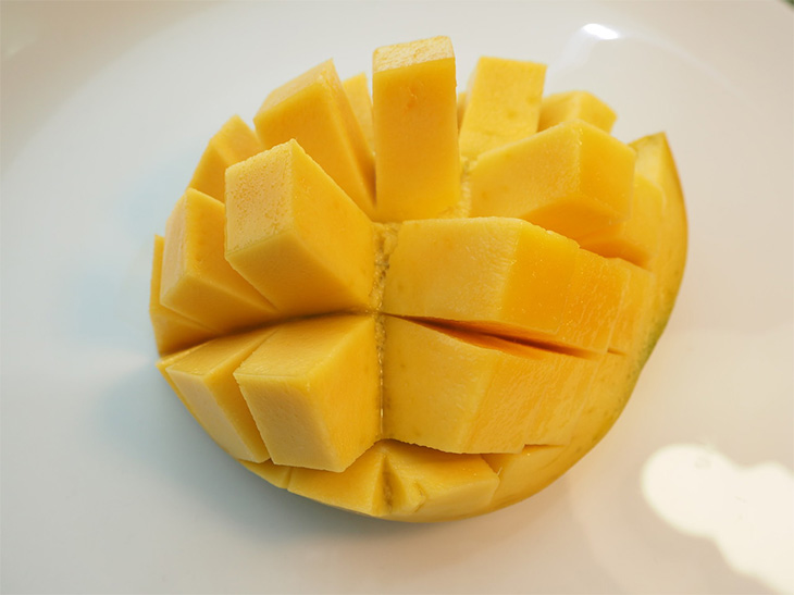 紀州美浜しおさいマンゴー3玉（1.6～1.7kg）
※着日指定不可