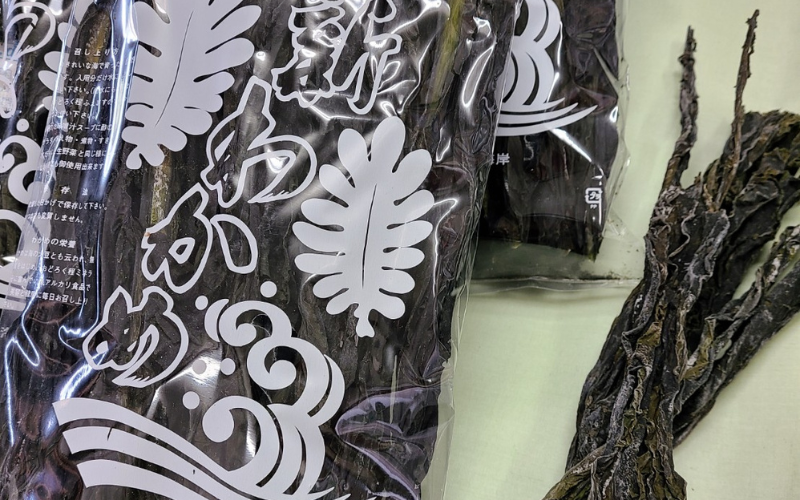 乾燥わかめ200g / わかめ 乾燥わかめ ワカメ 乾燥ワカメ 国産 海藻 魚 お魚 さかな 食品 和歌山県 由良町【uoms006A】