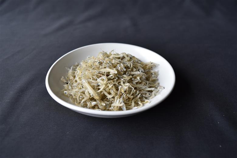 わけありちりめん 300g / ちりめん ちりめんじゃこ 国産 冷蔵 化粧箱入り 魚 お魚 さかな 食品 和歌山県 由良町【uoms011】