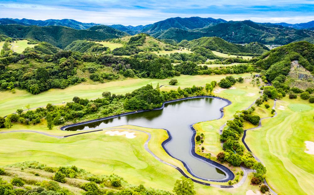 ラ・グレースゴルフ倶楽部　プレー割引券（３０００円×３枚）