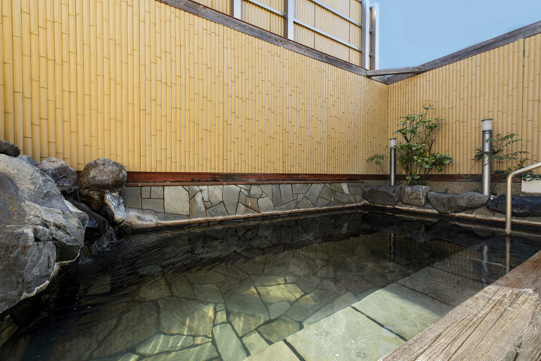 ［癒しの宿クアハウス白浜］平休日1泊2食付ペア宿泊券《東館》