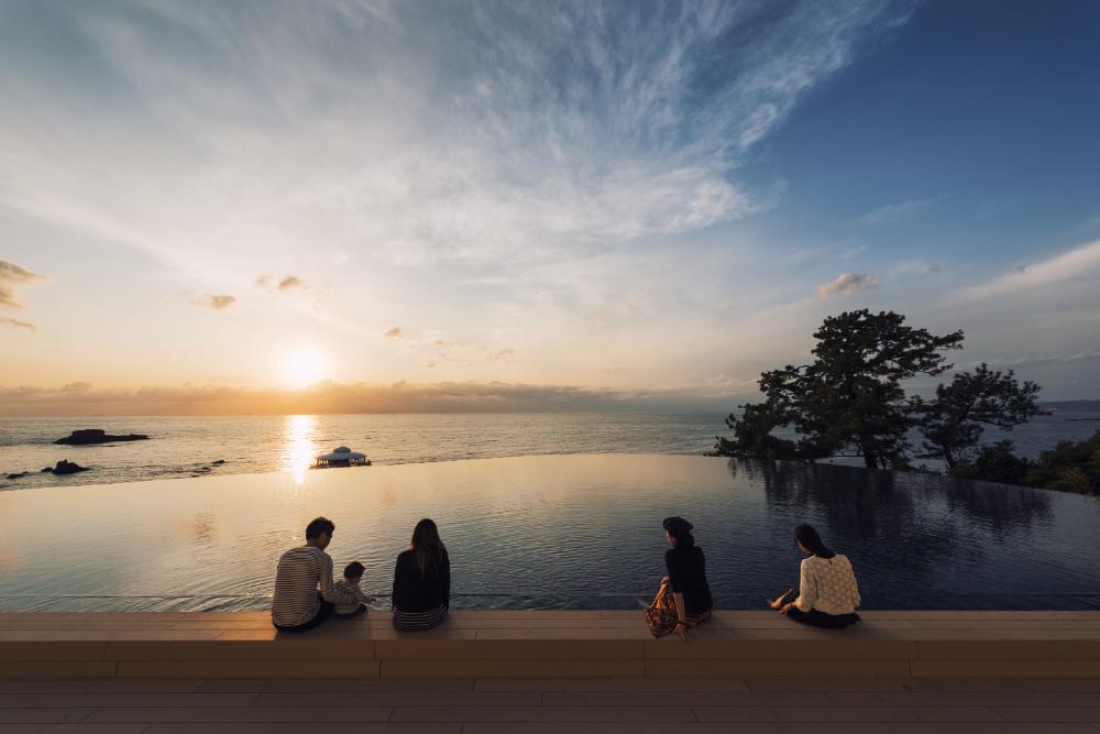 【SHIRAHAMA KEY TERRACE ホテルシーモア】平休日1泊2食付ペア宿泊券《デラックスルーム和洋室》