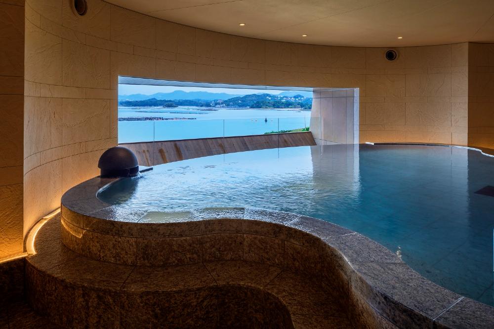 【ホテル川久】平休日1泊2食付ペア宿泊券《カワキュウスイート（洋室）》