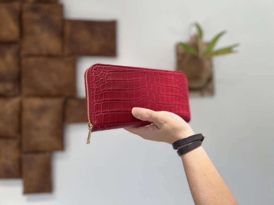 【極上】クロコダイルラウンドファスナー長財布 フレムレッド