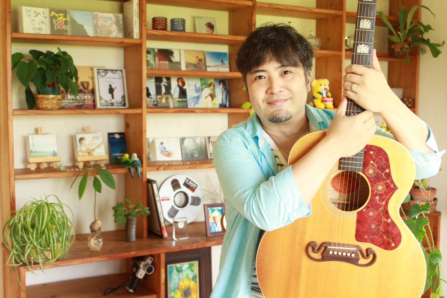 白浜町出身のミュージシャン・古家学があなたのためにオリジナルソングを制作！