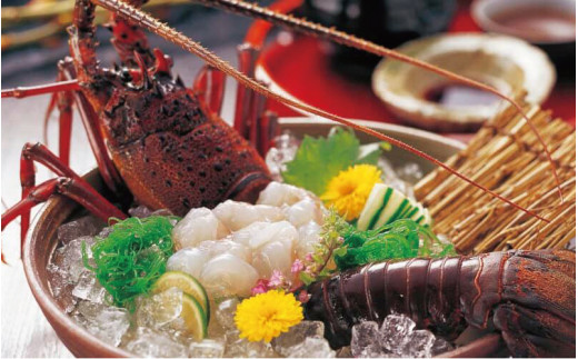 ＼期間限定・数量限定／ 南紀すさみの活き伊勢海老 約1kg(2～3匹)【日付指定必須】伊勢海老 伊勢エビ イセエビ 海老 えび エビ 活き 天然 すさみ町【eki109】