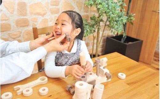 IKONIH 整備士セット / おもちゃ 子供 こども オモチャ 玩具 プレゼント お祝い 木 出産祝い 安全 オーガニックトイ ファーストトイ ままごと おままごと キッチン アイコニー【kip022】