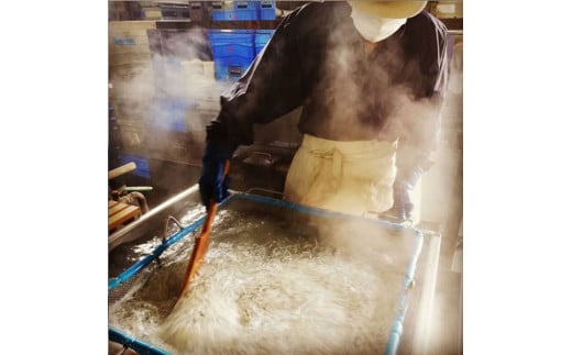 特上茹でたて釜揚げしらす　木箱入り1kg【冷凍】無添加・無着色 / しらす シラス 釜揚げ 冷凍【mar108】