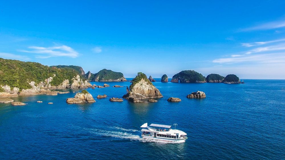 南紀勝浦温泉 宿泊割引券 30,000円相当 （3000円割引券×10枚）