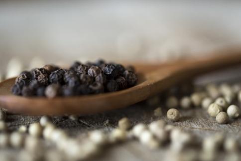 贅沢グルメを味わえる熊野牛「生」ハンバーグ10個セット（特製ソース・スパイス付） 【SW1】