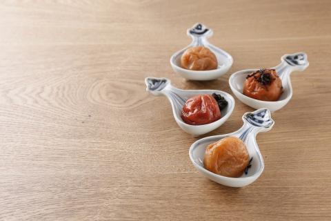 紀州南高梅 梅干し４種類セット計800g（200g×4箱）[中玉]２Ｌサイズ うめぼし 和歌山産 (化粧箱入)/紀伊国屋文左衛門本舗【ntbt287A】