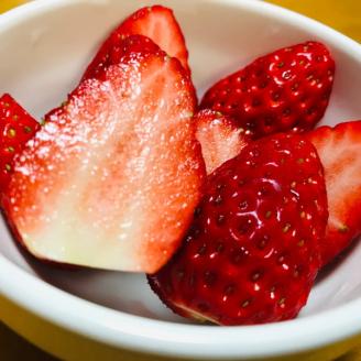 【和歌山ブランド苺】【大人気】農家直送!濃厚完熟まりひめいちご 12~18粒×2トレイ(約700g)　※2024年1月下旬～3月下旬ごろ順次発送予定（お届け日指定不可）【ard165A】