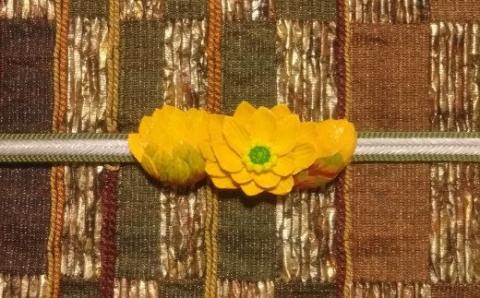 1月の帯留め（福寿草）（兼ブローチ）【hms001】