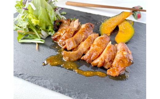 鳥取のチキンステーキ（フルーツ）と焼き鳥セット