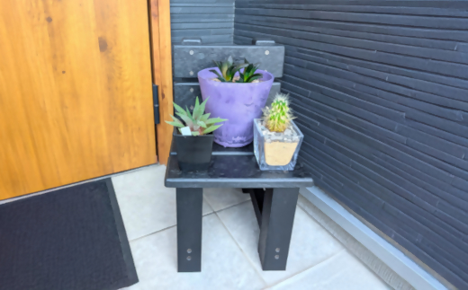 プランター台(椅子型）　水に濡れても腐食しない　環境に優しいエコマウッド