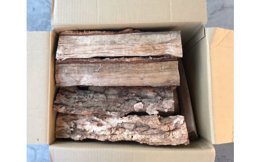 薪 クヌギ・アベマキのミックス（23kg箱入り） 鳥取県産 広葉樹 薪ストーブ たき火 キャンプ アウトドア BBQ