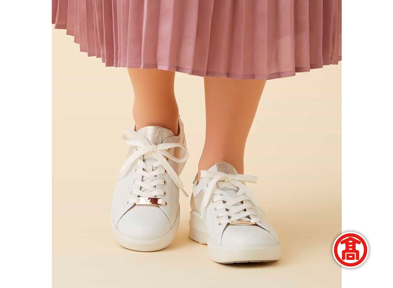 ＜ペダラ＞レディーススニーカー 1212A198(ホワイト×リッチゴールド(フィルム加工)×24.0cm)【T-SAK-AA6-E】【米子高島屋選定品】