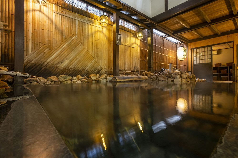 山陰最古の湯 岩井屋 季節の会席（ご夕食）と日帰り入湯券（２名様）｜鳥取 岩美 旅行 温泉 岩井温泉【61008】