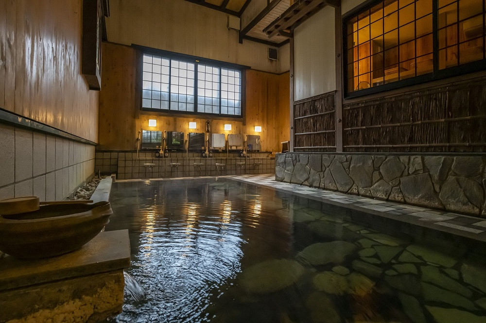 山陰最古の湯 岩井屋 季節の会席（ご夕食）と日帰り入湯券（１名様）｜鳥取 岩美 旅行 温泉 岩井温泉【61007】