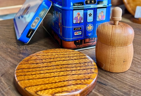 247．両面コースター・七味入（若桜鉄道　列車缶セット）