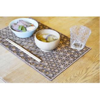 智頭杉のプレイスマット ー組子模様ー　山_四角　Mサイズ