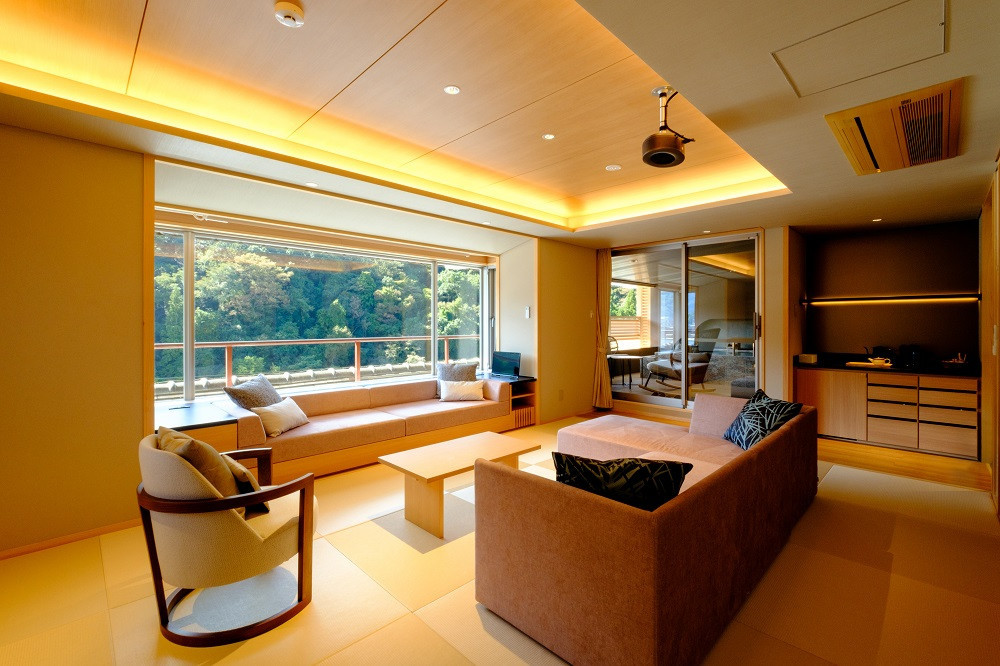 【三朝館】平休日1泊2食付 ペア宿泊券《スイートルーム瑞木》